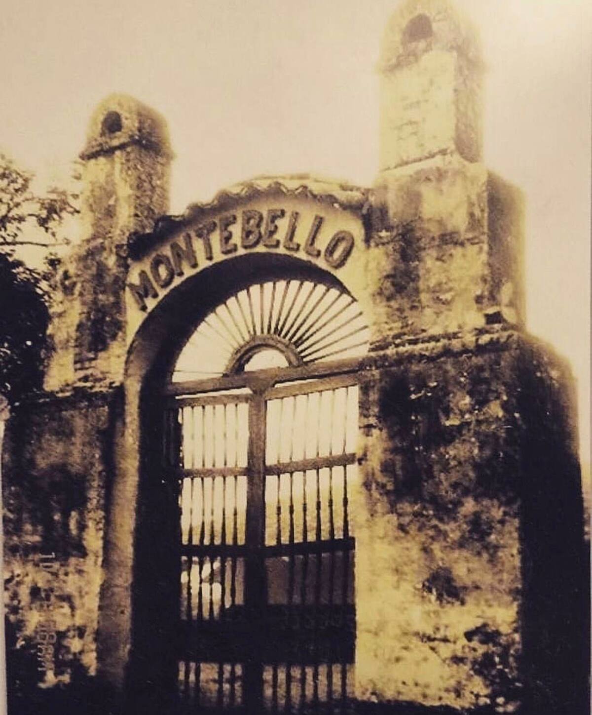 Portón de la entrada a la Hacienda Montebello. (Archivo/VANGUARDIA)