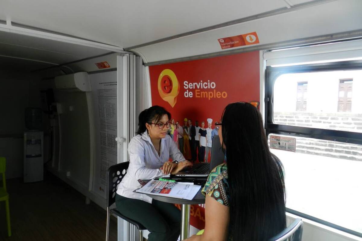 Los interesados deberán llevar su hoja de vida con los soportes necesarios desde las 8:00 a.m. hasta las 4:30 p.m. (Foto: Juan Manuel Morales / VANGUARDIA LIBERAL)
