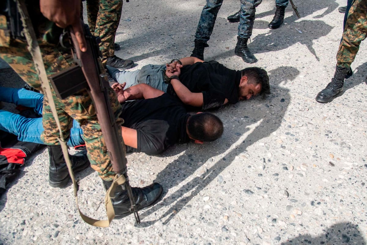 Dos de los 18 colombianos arrestados por el magnicidio de Jovenel Moise, el pasado 7 de julio. EFE / VANGUARDIA