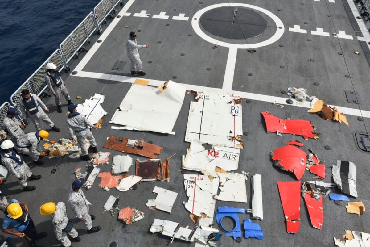 La Marina y la Agencia de Seguridad Marítima de Pakistán localizaron este miércoles los restos del avión de carga Boeing 737 de la aerolínea privada K2 Airways, que había desaparecido la noche anterior en el mar Arábigo con cinco tripulantes a bordo, informaron fuentes oficiales. EFE/Autoridad Aeroportuaria de Pakistán SOLO USO EDITORIAL/SOLO DISPONIBLE PARA ILUSTRAR LA NOTICIA QUE ACOMPAÑA (CRÉDITO OBLIGATORIO)