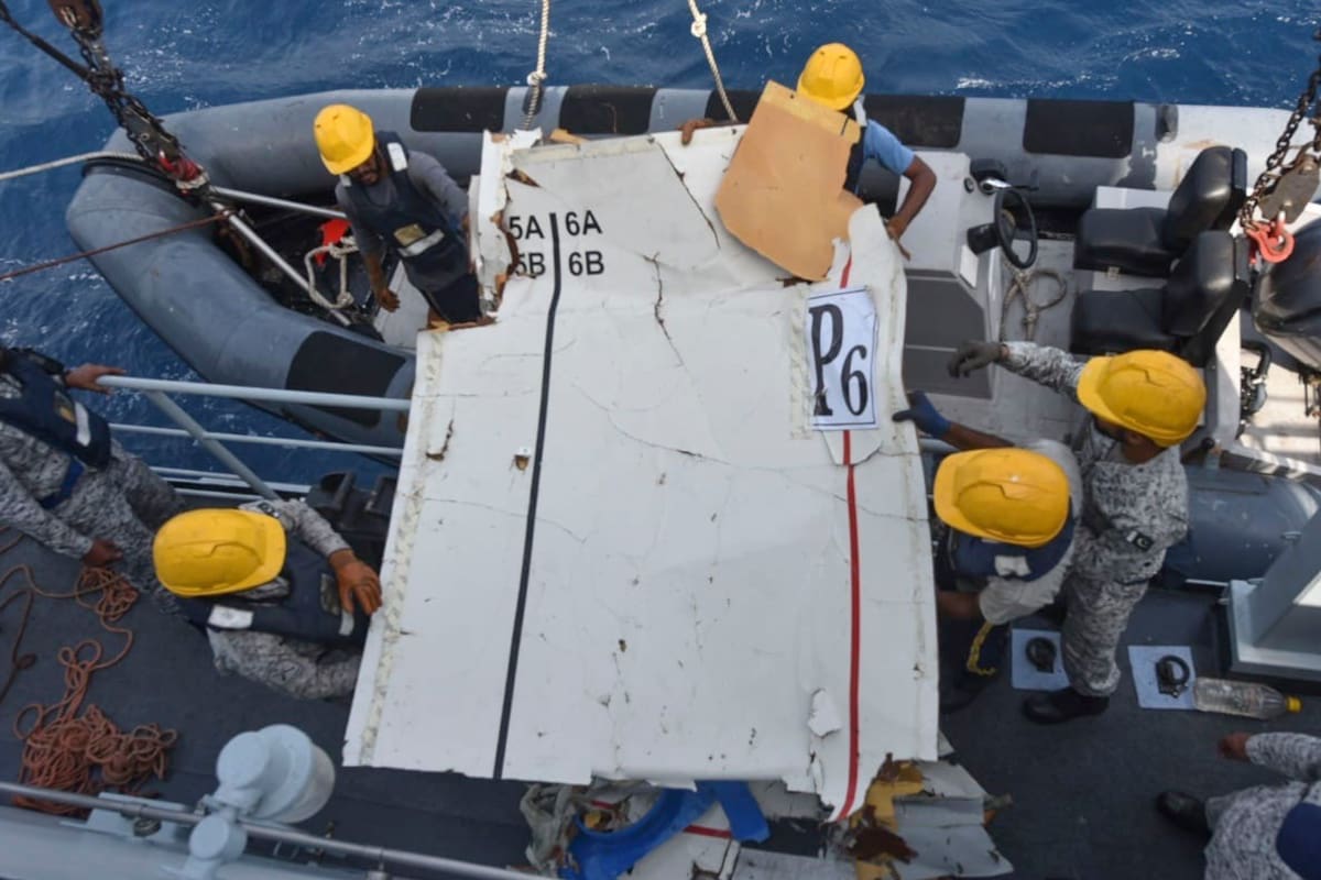 La Marina y la Agencia de Seguridad Marítima de Pakistán localizaron este miércoles los restos del avión de carga Boeing 737 de la aerolínea privada K2 Airways, que había desaparecido la noche anterior en el mar Arábigo con cinco tripulantes a bordo, informaron fuentes oficiales. EFE/Autoridad Aeroportuaria de Pakistán SOLO USO EDITORIAL/SOLO DISPONIBLE PARA ILUSTRAR LA NOTICIA QUE ACOMPAÑA (CRÉDITO OBLIGATORIO)