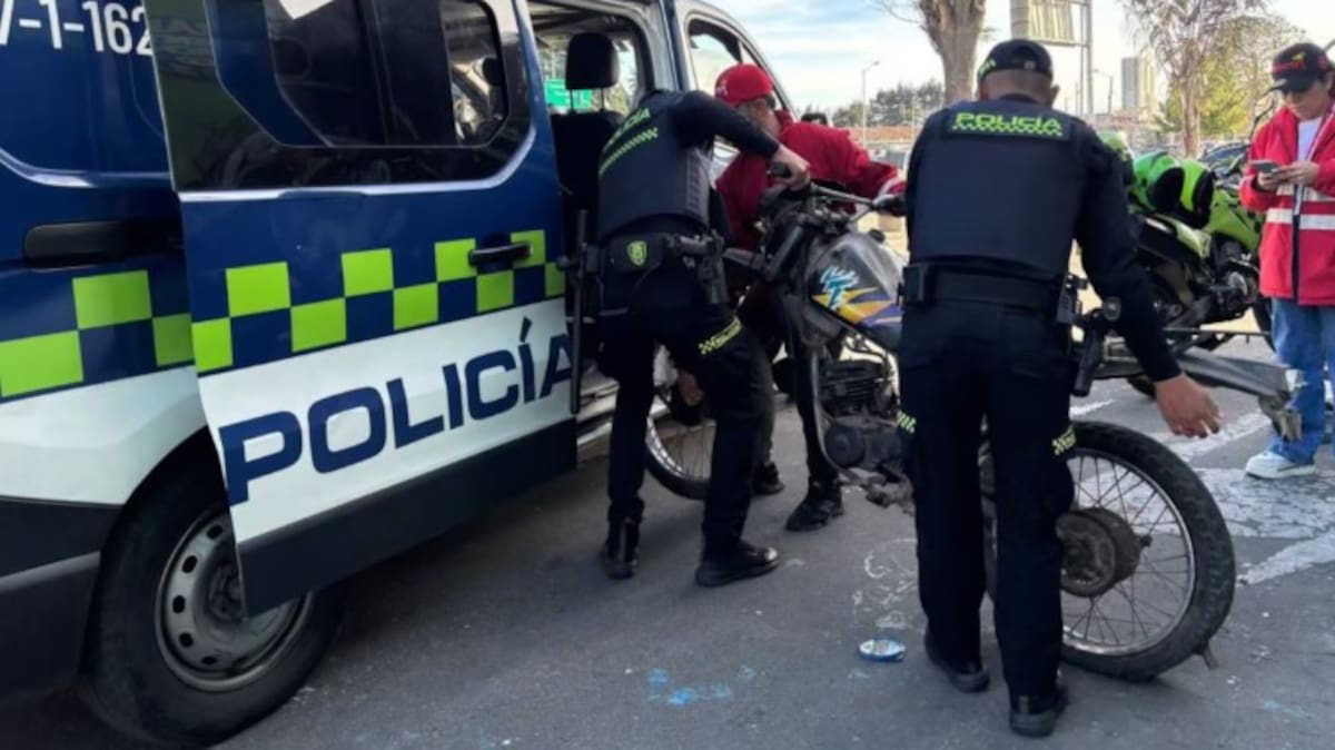 Hallan moto con chasis alterado en bodega de reciclaje y capturan a propietario. | Foto: Q' Hubo Bogotá.