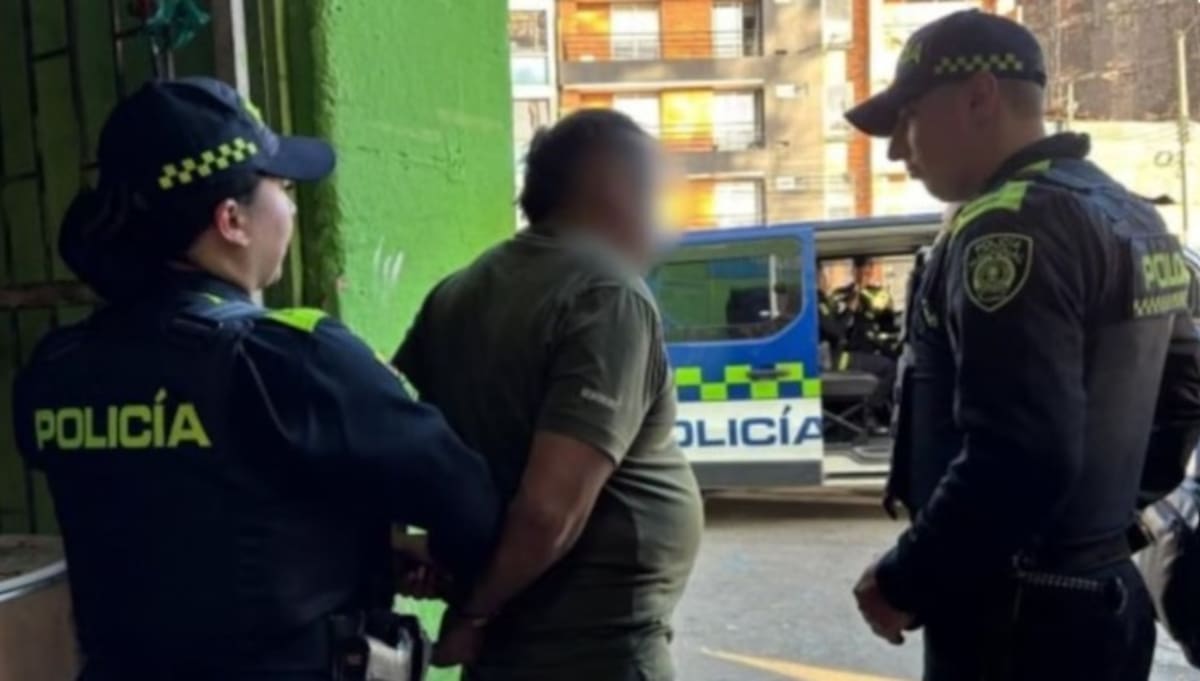 Hallan moto con chasis alterado en bodega de reciclaje y capturan a propietario. | Foto: Q' Hubo Bogotá.