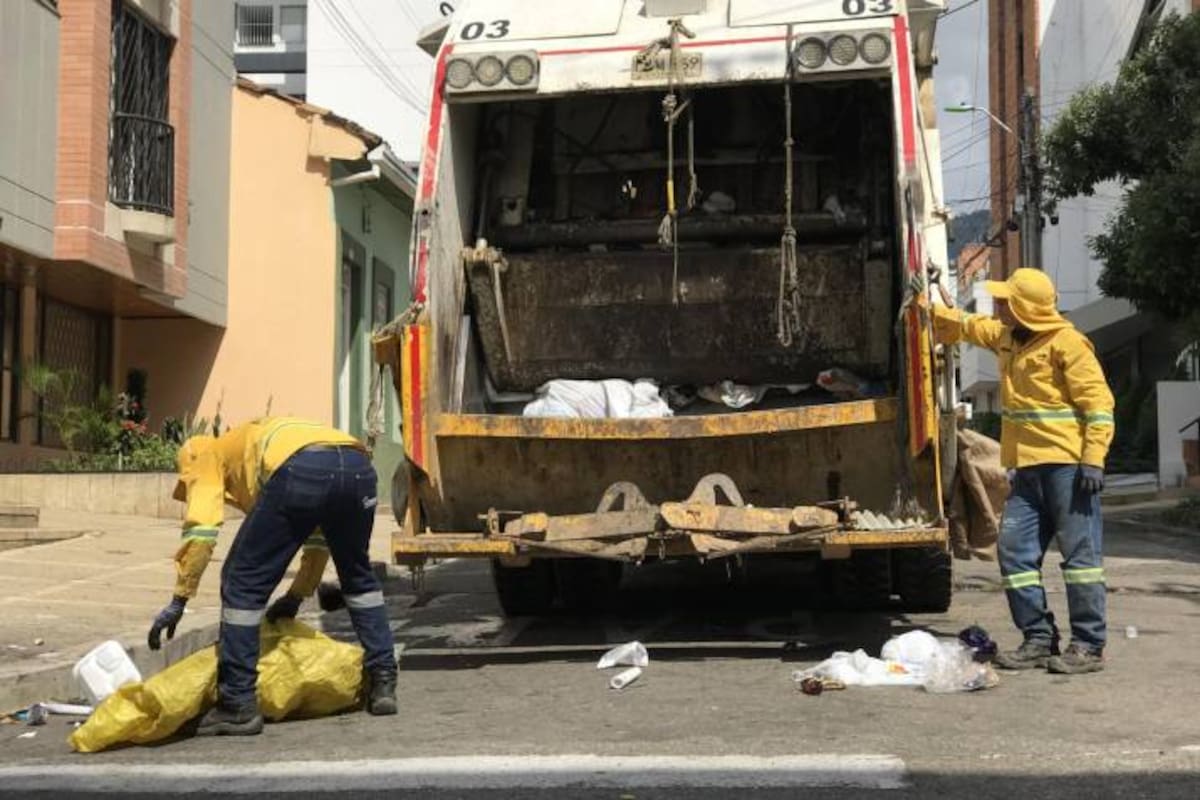 El Alcalde (d) de Bucaramanga argumentó que estos cambios se implementaron debido a fallas en términos financieros, que fueron detectadas durante los últimos meses. (Foto: archivo / VANGUARDIA)