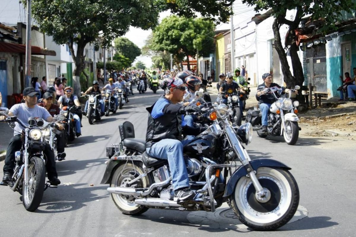 Los harlistas se movilizaron por arterias claves de la ciudad en su ya tradicional caravana. (Foto: Foto: Cesar Flórez León / VANGUARDIA LIBERAL)