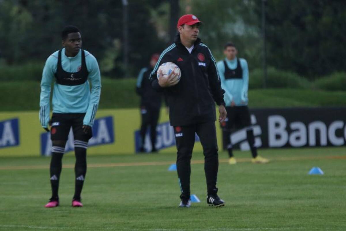 Héctor Cárdenas, entrenador de la selección Colombia, puso la cara tras el fracaso en el Preolímpico Sub-23.