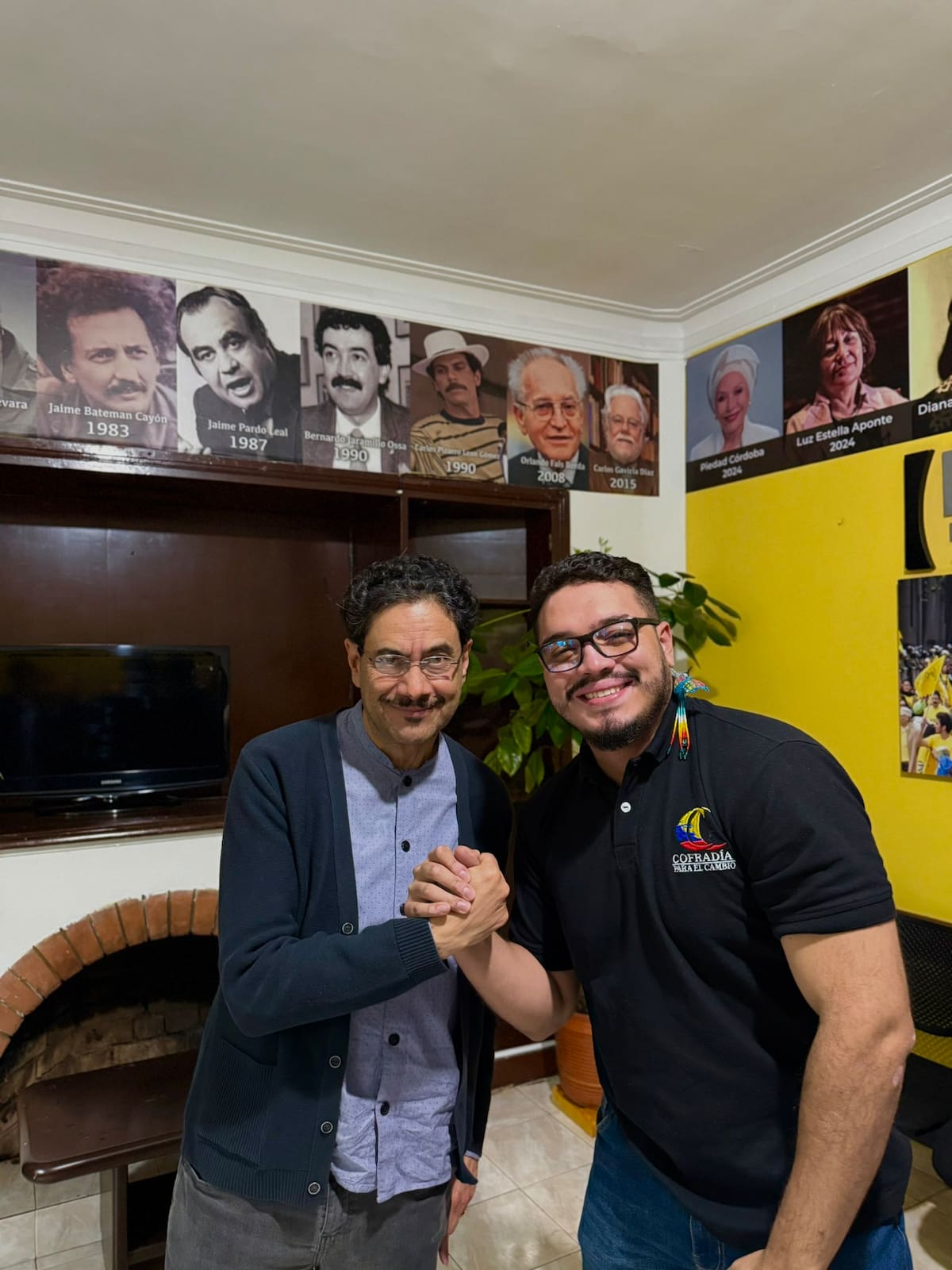 Hernán Muriel Pérez del Pacto Histórico y muy cercano a Iván Cepeda, fue unos de los organizadores de la convocatoria para ir a pintar las paredes de la casa del expresidente Álvaro Uribe Vélez.