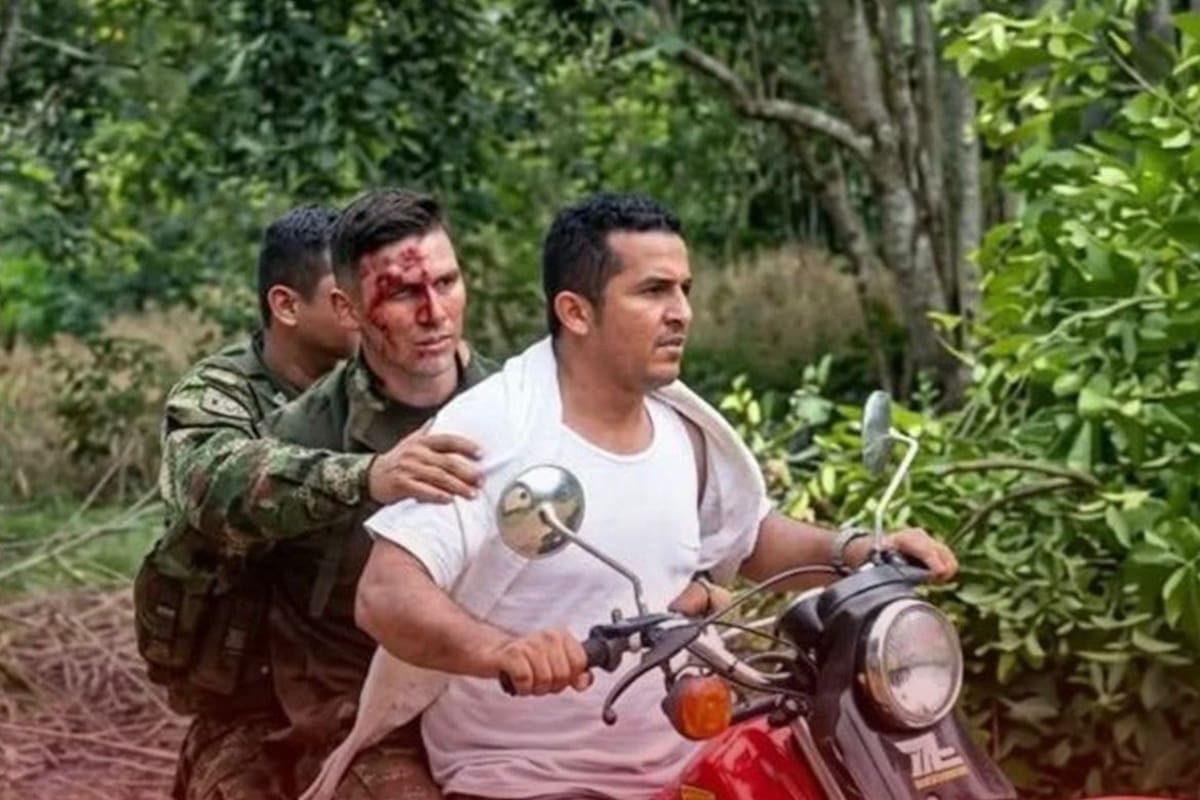 Jhan Trujillo, el heroico campesino que a bordo de su moto Honda XL ayudó a salvar a decenas de soldados heridos en el accidente aéreo del Hércules en el Putumayo.