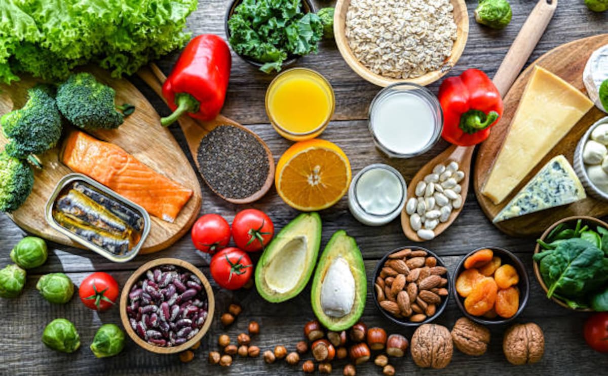 Una alimentación equilibrada, baja en carnes procesadas, puede ayudar a reducir el riesgo de hígado graso y mejorar la salud metabólica. Imagen de referencia tomada de: Istock.