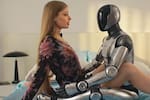 Hija de Elon Musk protagoniza provocadora campaña de Desigual: ¿Mensaje directo para su padre?