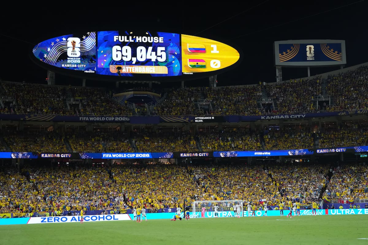 La hinchada de Colombia ha acompañado a la Tricolor en todos sus partidos en el Mundial. //Foto, AP: Jeff Roberson