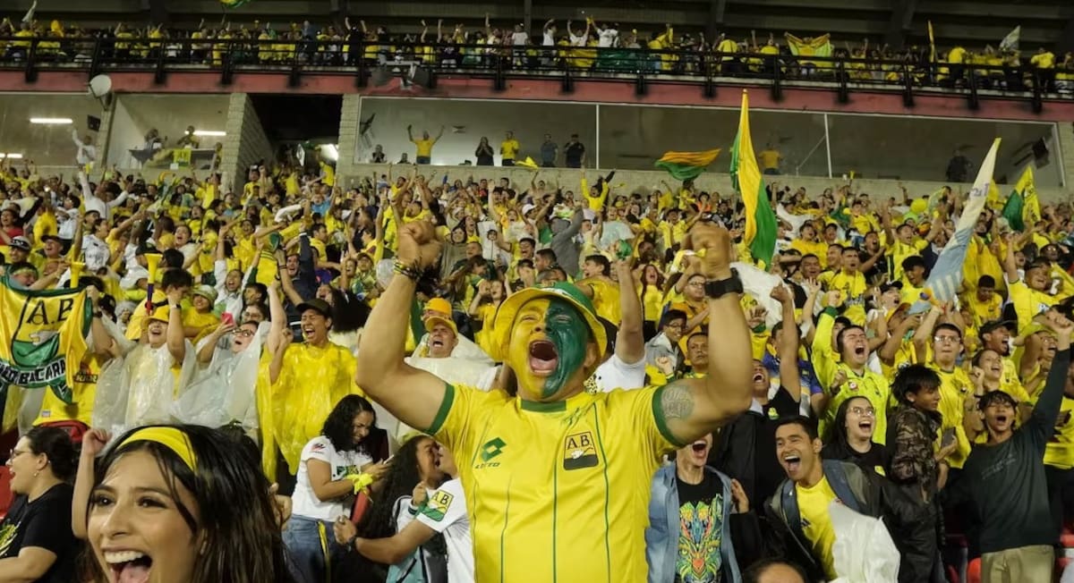 Hinchas de Atlético Bucaramanga. (Foto: Marco Valencia / VANGUARDIA).
