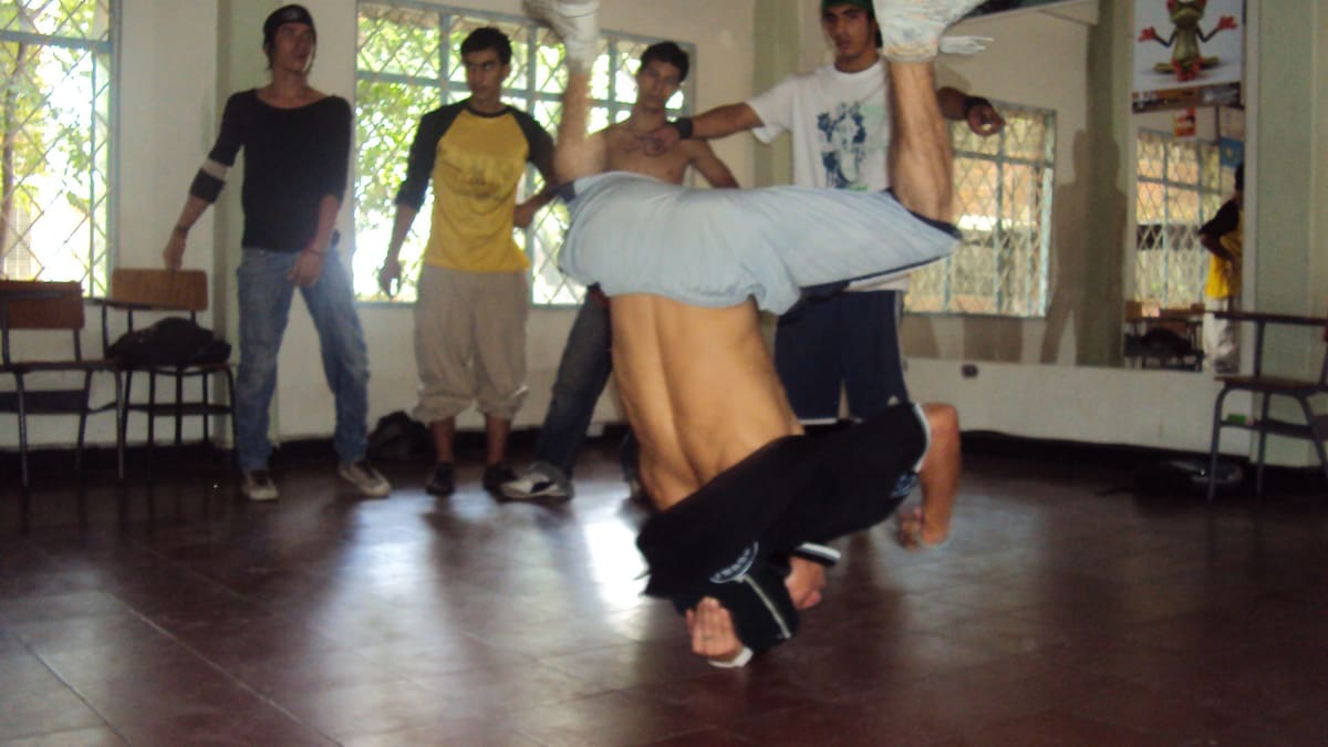 Lo que comenzó en discotecas de barrio y encuentros improvisados terminó convirtiendo a Bucaramanga en uno de los epicentros más importantes del Popping en Colombia, gracias a generaciones de bailarines que hicieron del Hip Hop una forma de vida. Foto: Fabián Mejía / Facebook