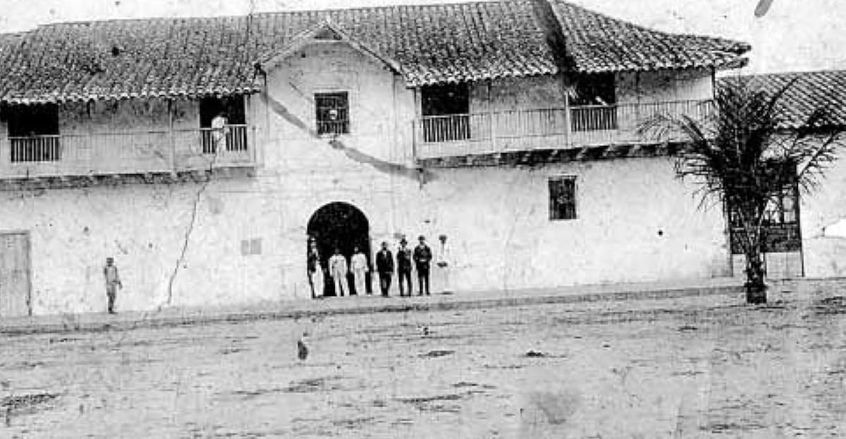 Foto exclusiva de Vanguardia. Domingos de mercado en los que la plaza central, entonces un pedazo de tierra canicular, se bordeaba de voces y costales que se juntaban para ofrecer la cosecha.
