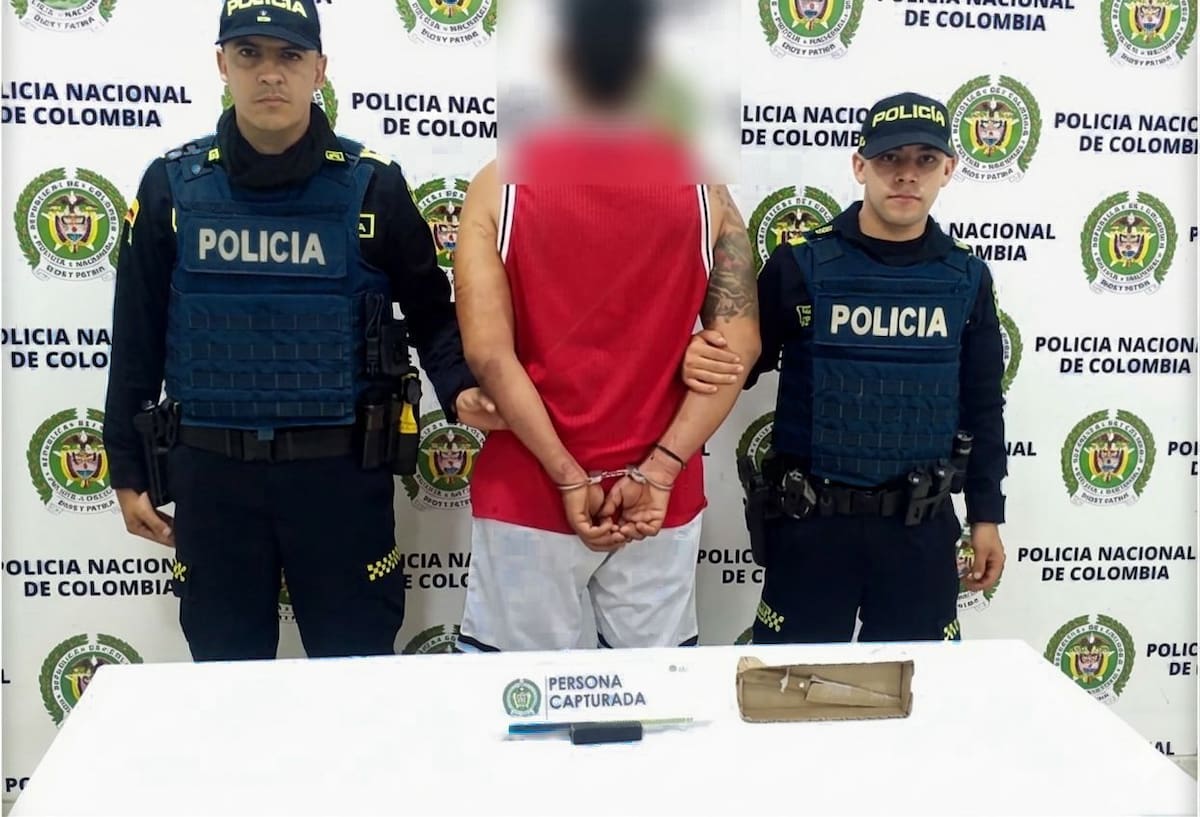 Hombre agredió a un policía y fue capturado con un cuchillo en Floridablanca