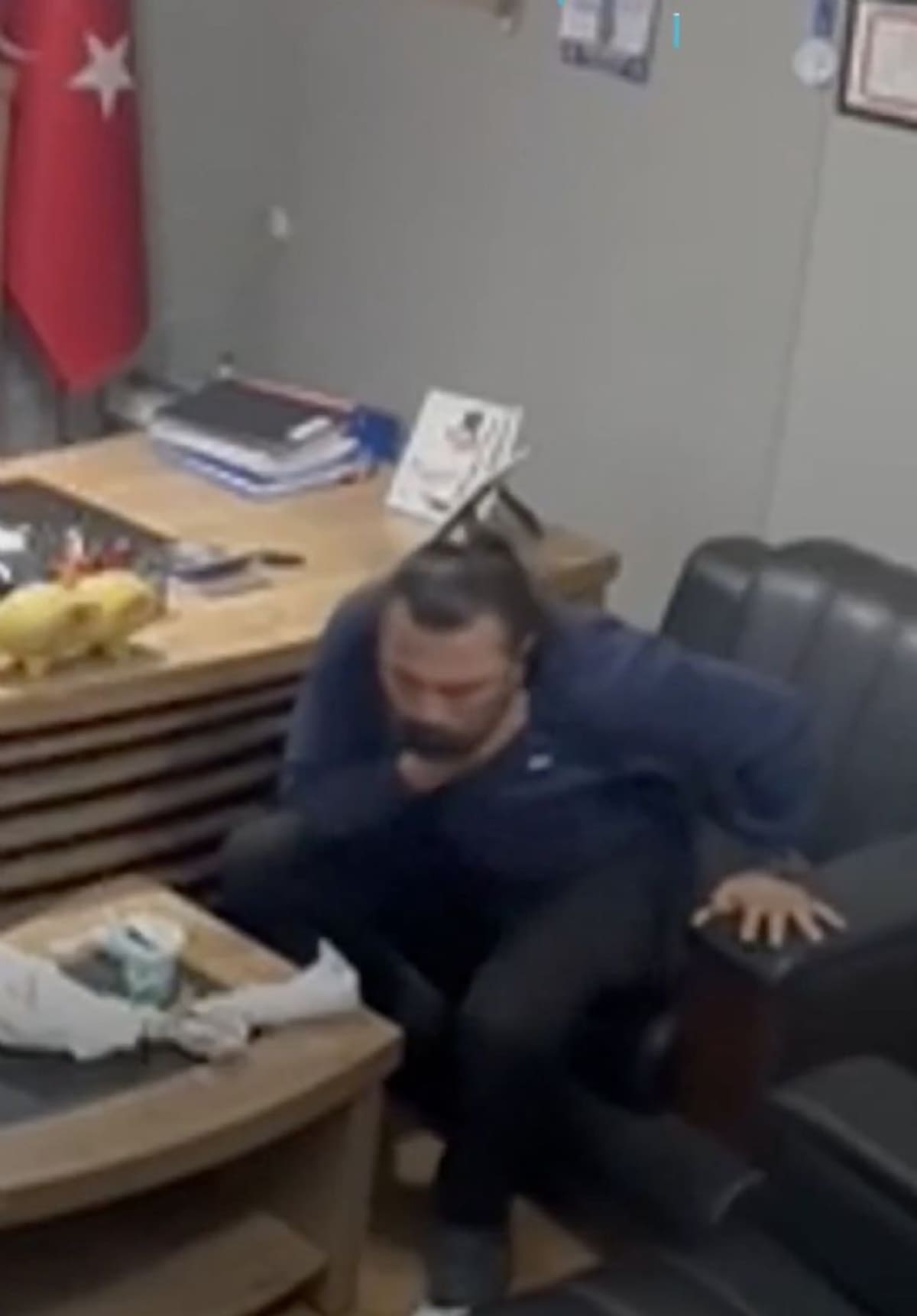 La maniobra de Heimlich: lo debes hacer para salvar a alguien de ahogarse.
