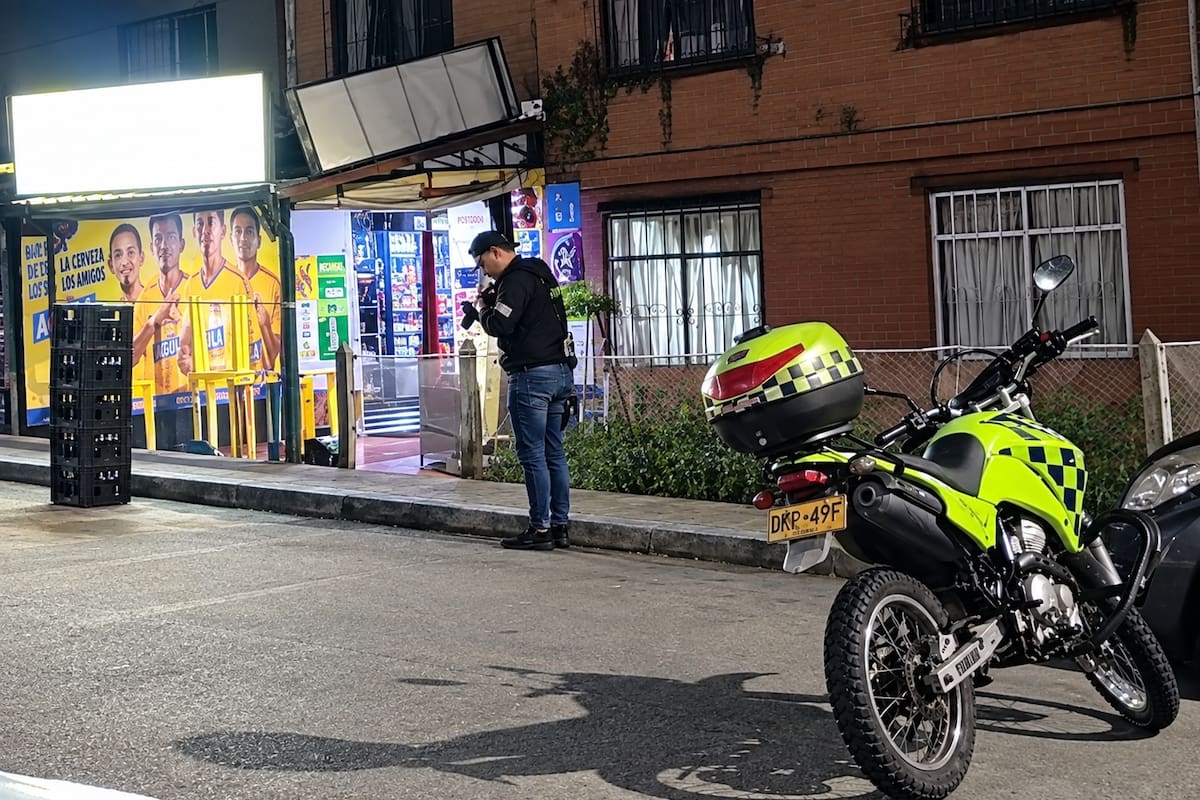 Hombre fue baleado mientras departía con amigos en una tienda en Floridablanca