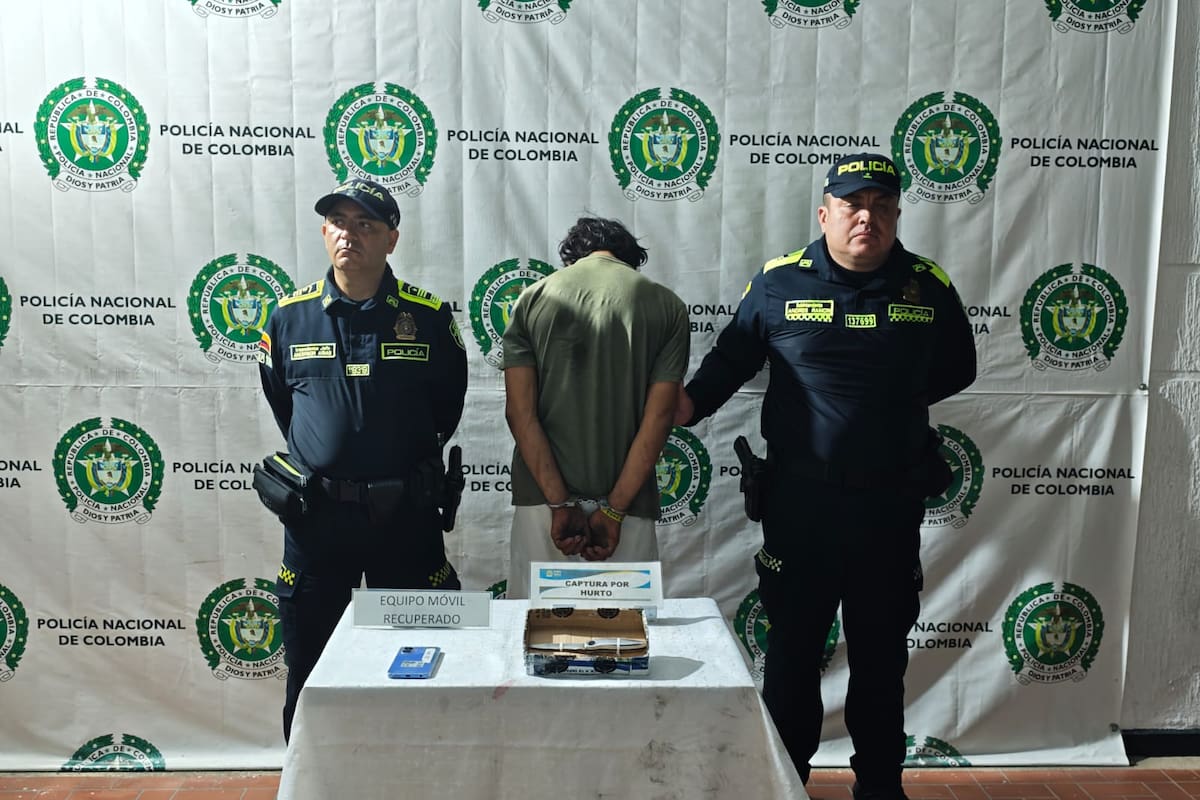 Hombre fue capturado tras presuntamente intimidar con un cuchillo y robar a un ciudadano en Bucaramanga