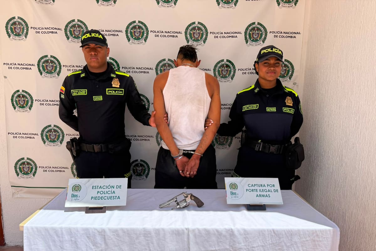 Hombre fue sorprendido con un revólver y munición en pleno centro de Piedecuesta