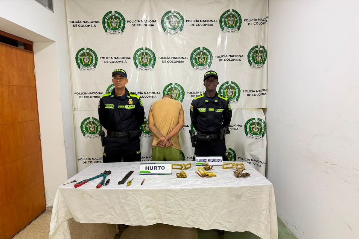 Hombre habría ingresado por el techo de un negocio para robar en Bucaramanga: fue capturado por la Policía