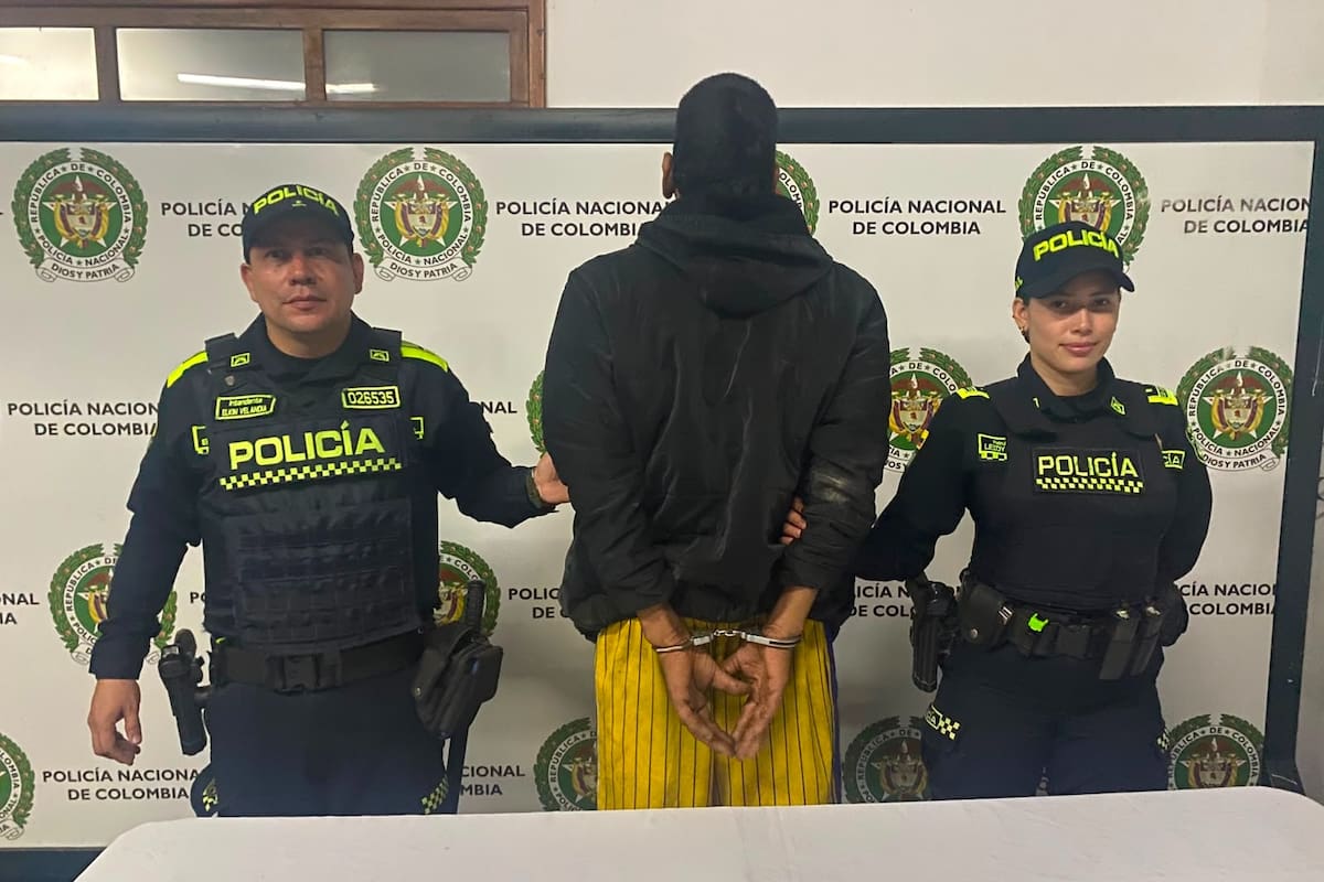 Hombre habría robado un celular y luego agredido a su padre cuando intentaba refugiarse en su casa en Girón