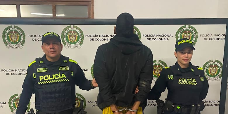 Hombre habría robado un celular y luego agredido a su padre cuando intentaba refugiarse en su casa en Girón
