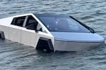 Conductor metió su Cybertruck a un lago para probar el “Modo Vadeo” y terminó preso