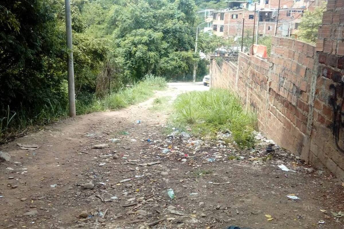 En este lugar se registró el ataque que le costó la vida a Nicoll Vargas. Agentes de la Sijín tratan de esclarecer lo ocurrido. (Foto: Suministrada / VANGUARDIA LIBERAL)
