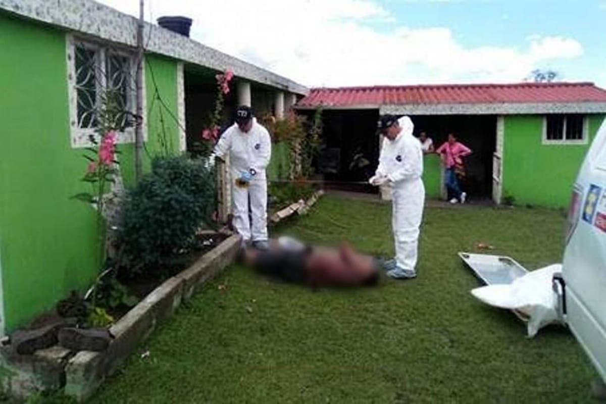 El procedimiento de levantamiento de los cuerpos fue realizado por el CTI de la Fiscalía General de la Nación. (Foto: Suministrada / VANGUARDIA LIBERAL)