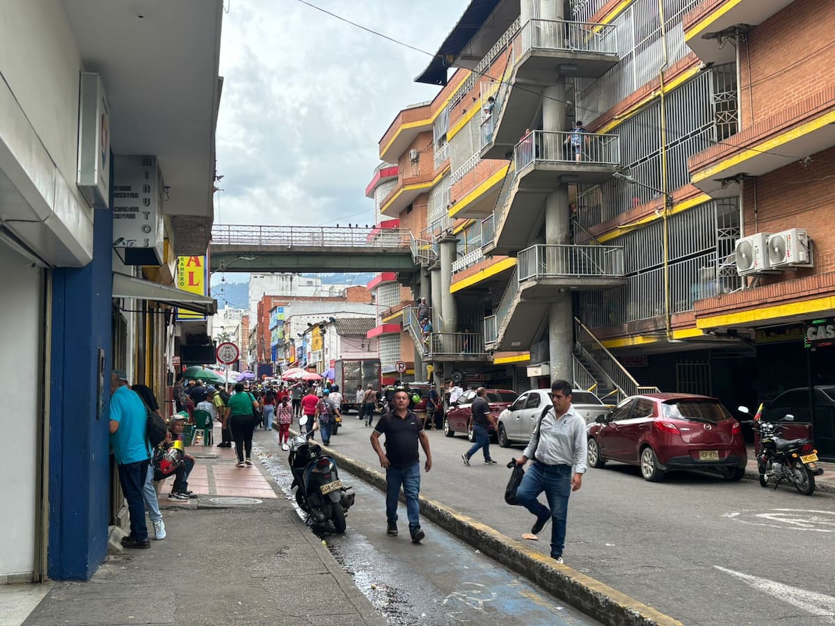 Un muerto dejó violenta riña entre vendedores informales en el centro de Bucaramanga.
Foto: Vanguardia.