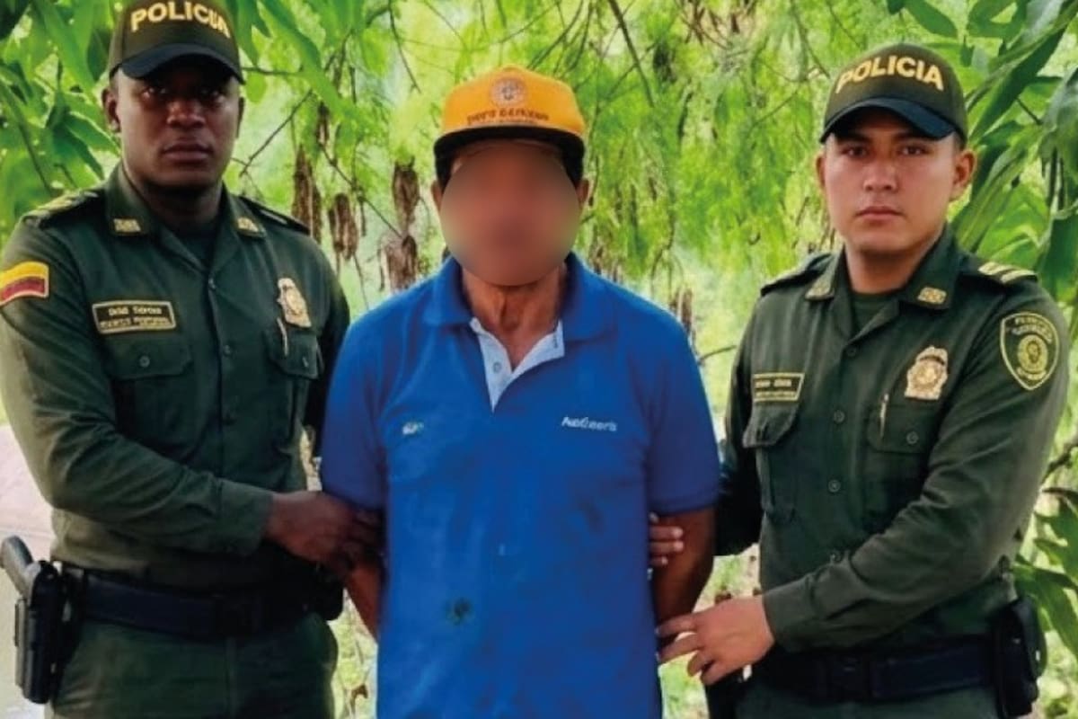 El adulto mayor fue capturado en flagrancia por la Policía.