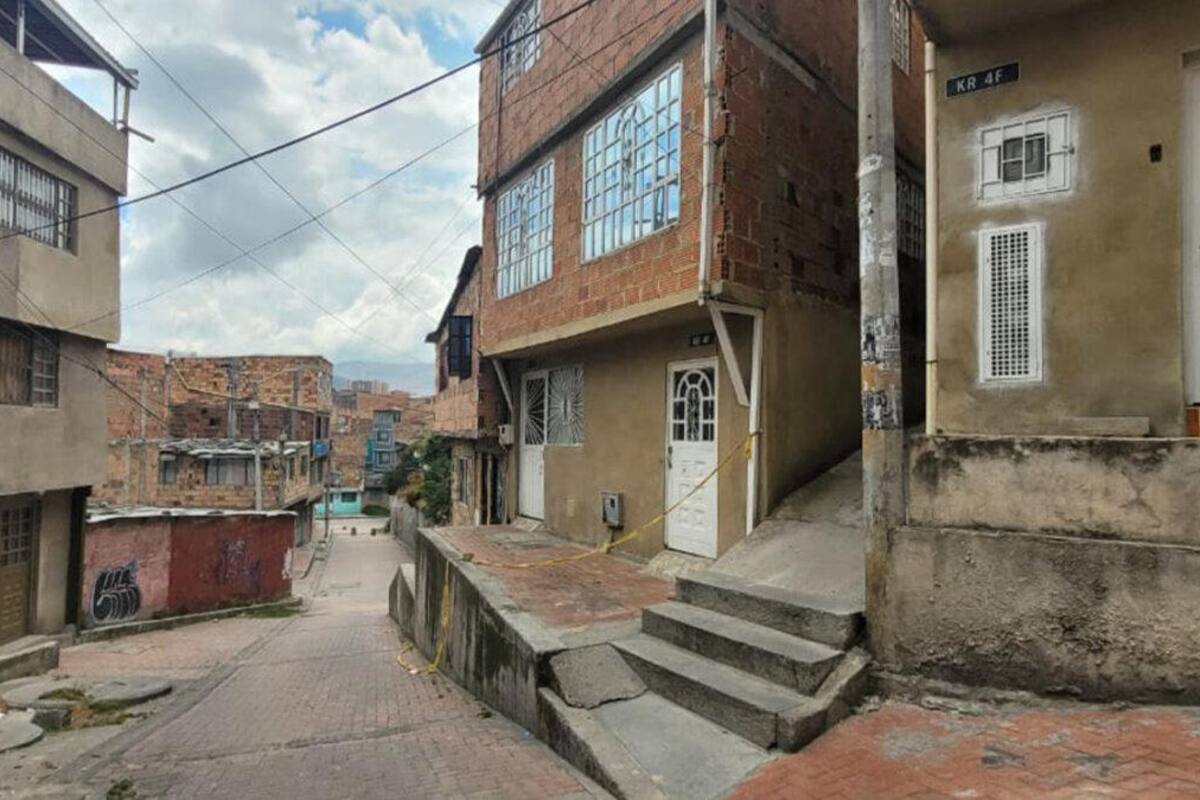 Un hombre que salía de su casa en moto fue abordado por delincuentes, que de manera infame provocaron su muerte para llevarse su vehículo de dos ruedas. (Foto de Q'hubo Bogotá / VANGUARDIA)