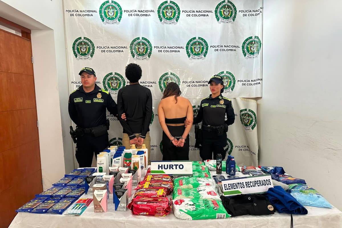 “hormigueo” en tiendas D1 de Bucaramanga: así habrían sacado productos sin pagar dos delincuentes