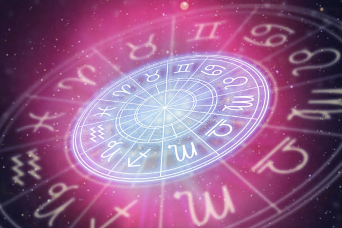 Descubre qué les deparan los astros a los 12 signos del zodiaco en el amor, el trabajo, el dinero y la salud.
