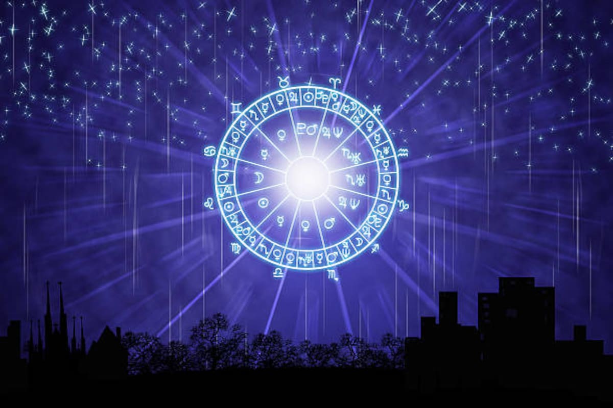 Descubre qué les deparan los astros a los 12 signos del zodiaco en el amor, el trabajo, el dinero y la salud.