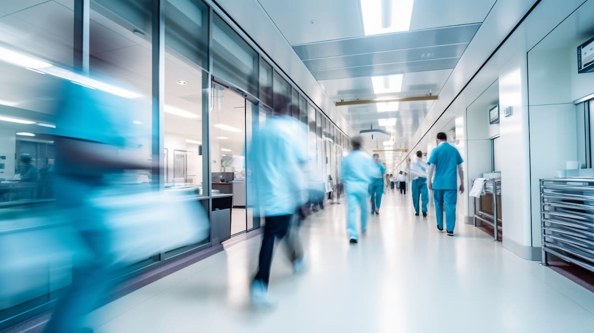 Hospital bajo ataque en Italia: tres enfermeras atacadas por un paciente. Tomada de X /