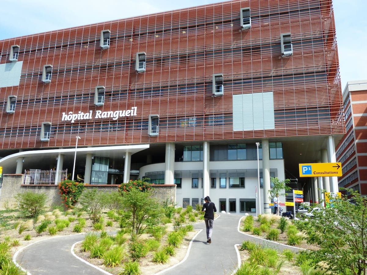 El hospital activó protocolos de seguridad y evacuación preventiva tras el hallazgo detectado durante la intervención médica.