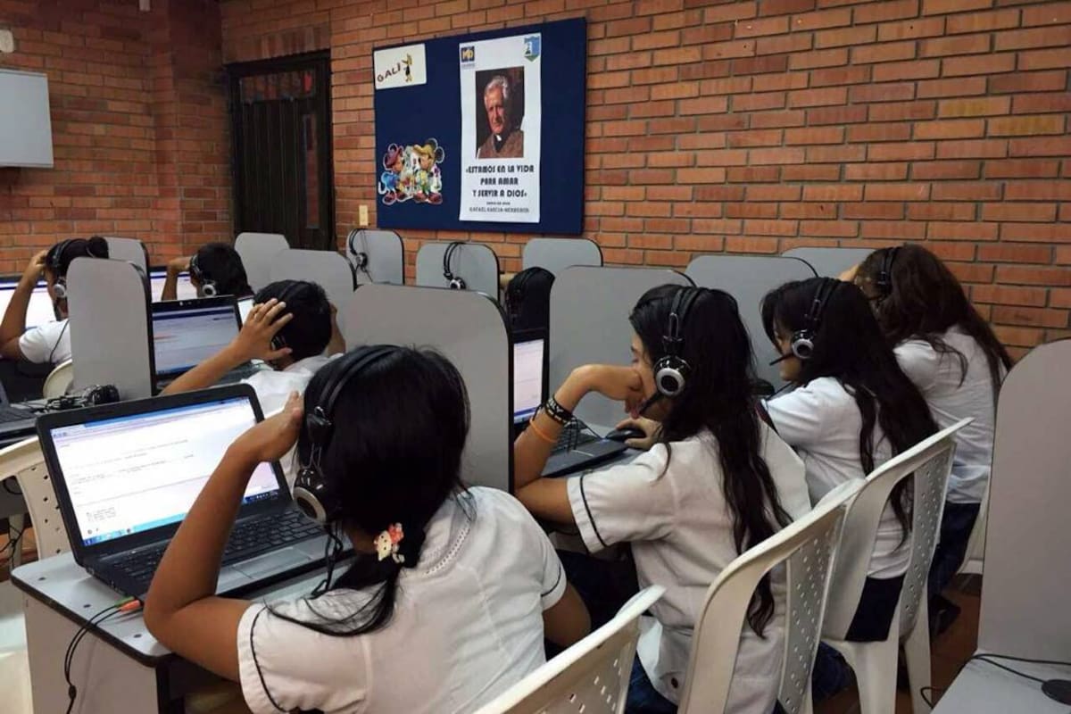 Los jóvenes recibieron formación en inglés durante seis meses a cargo de Cecam. (Foto: Archivo / VANGUARDIA LIBERAL)
