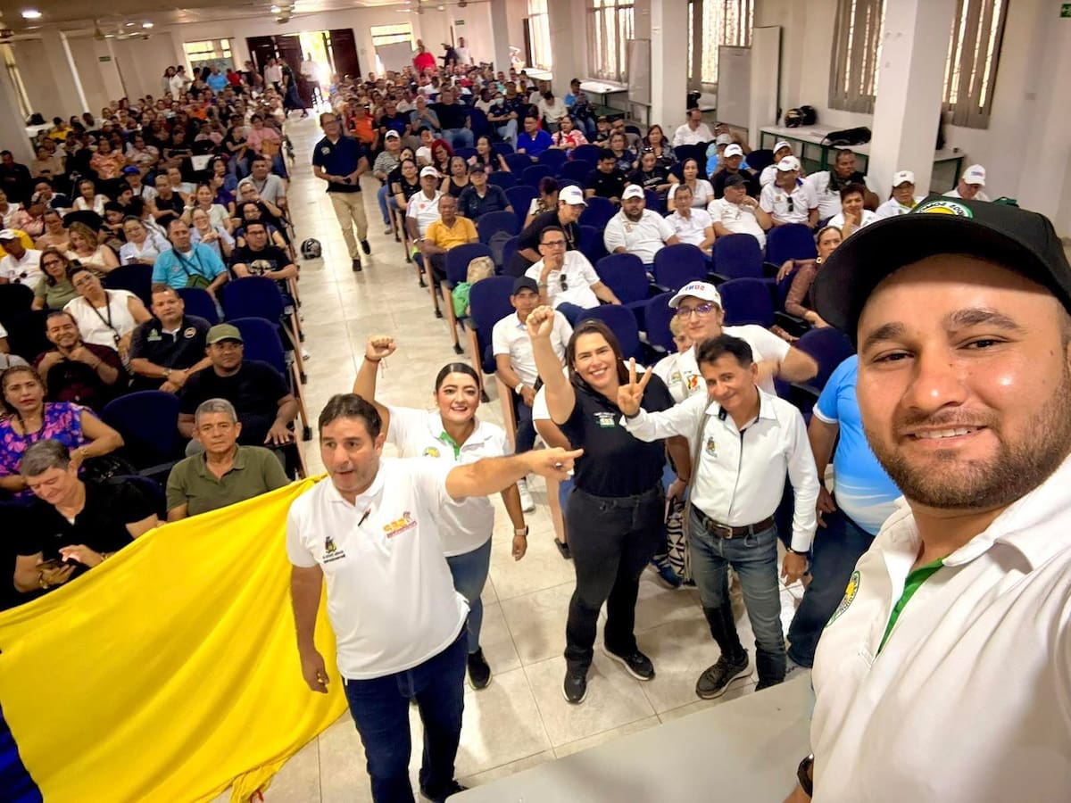 En medio de una asamblea de trabajadores, seis sindicatos de empleados públicos de la Alcaldía de Barrancabermeja se declararon en huelga. Exigen que se cumpla el acuerdo laboral.
Suministrada/Vanguardia