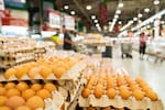 Avicultores en Santander se unen para donar un millón de huevos a bancos de alimentos