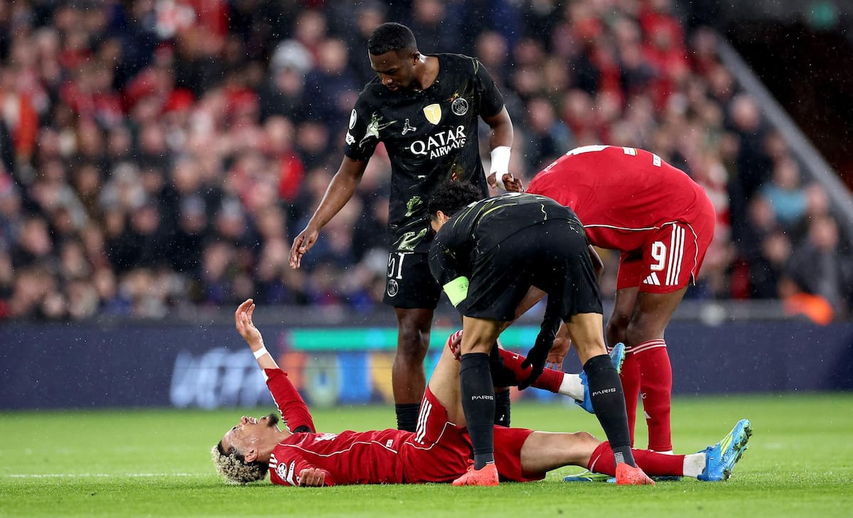 LIVERPOOL (United Kingdom), 14/04/2026.- Hugo Ekitike of Liverpool goes down with an injury during the UEFA Champions League quarter-finals, 2nd leg match Liverpool FC against Paris Saint-Germain, in Liverpool, Britain, 14 April 2026. (Liga de Campeones, Reino Unido) EFE/EPA/ADAM VAUGHAN