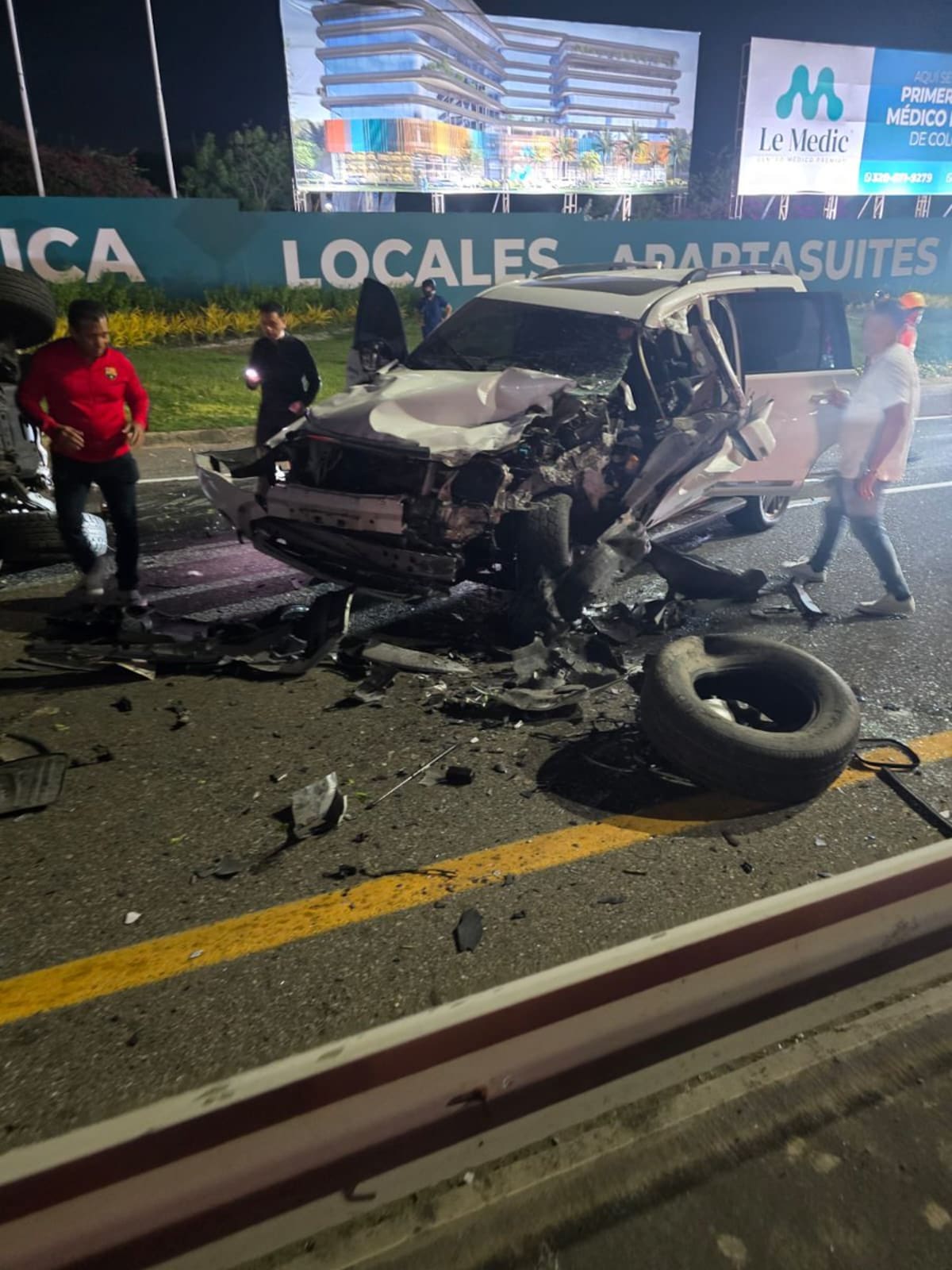 El reconocido periodista deportivo Hugo Urruchurto sobrevivió de milagro a un impresionante accidente en la Vía al Mar, luego de que un carro "volara" y cayera directo sobre su camioneta. El comunicador relató los angustiantes momentos y cómo salió sin un solo rasguño.