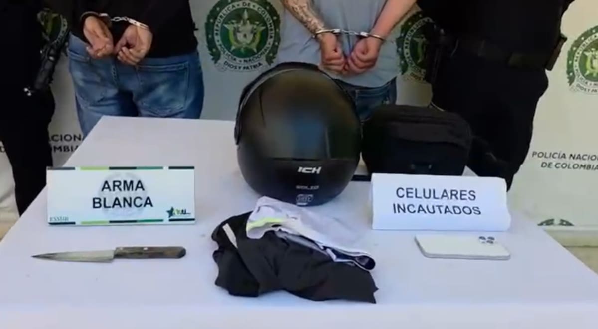 Capturan a dos presuntos ladrones tras robo con cuchillo en Bucaramanga.
Foto: Suministrada.