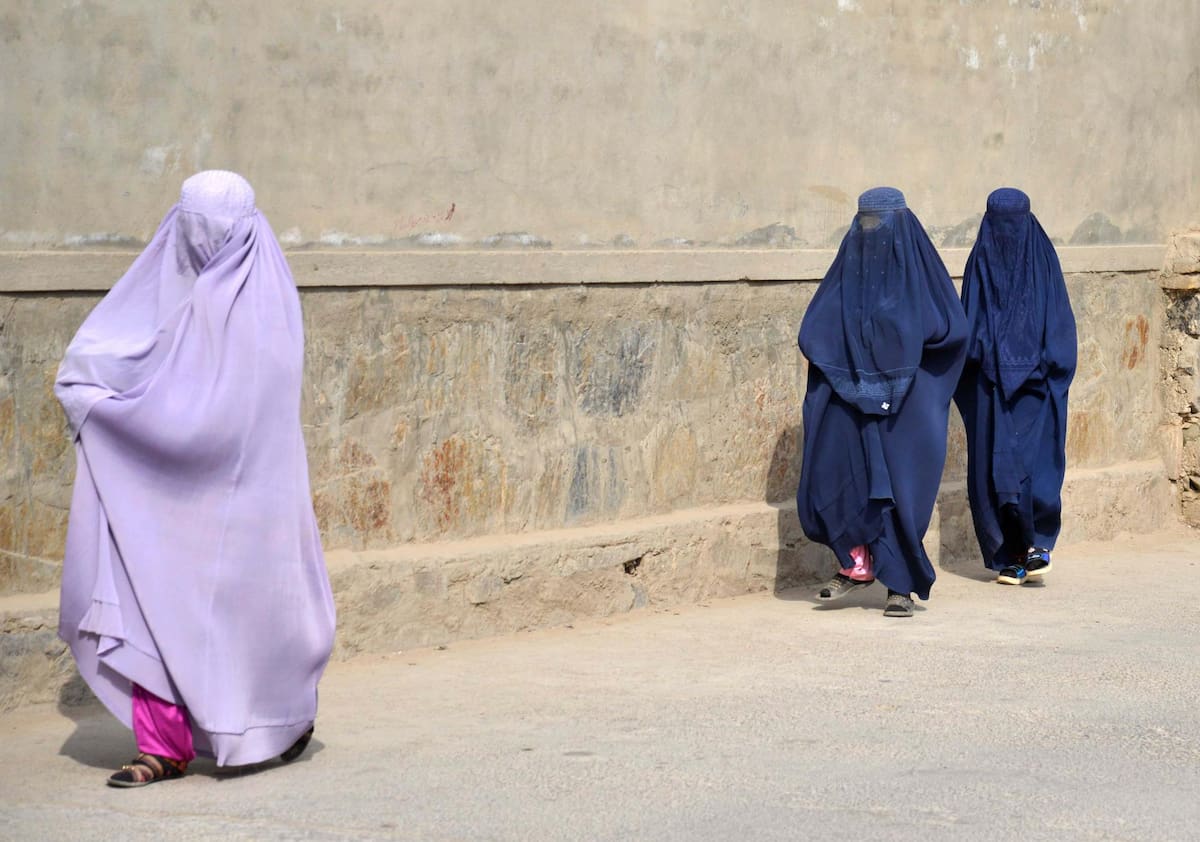 KANDAHAR (Afghanistan), Afganistán volvió a encender las alarmas internacionales tras la aprobación de una normativa que autoriza el matrimonio de menores bajo determinadas condiciones. EFE/EPA/QUDRATULLAH RAZWAN