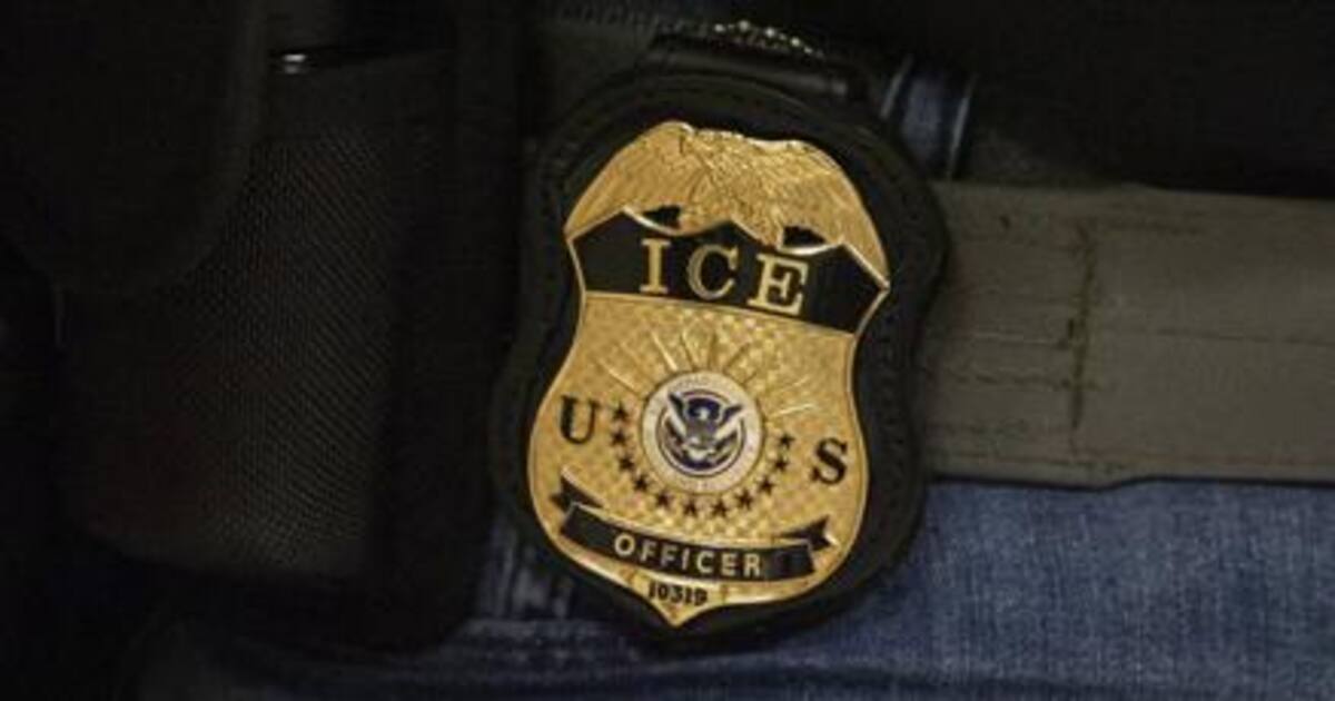 Un miembro de ICE.