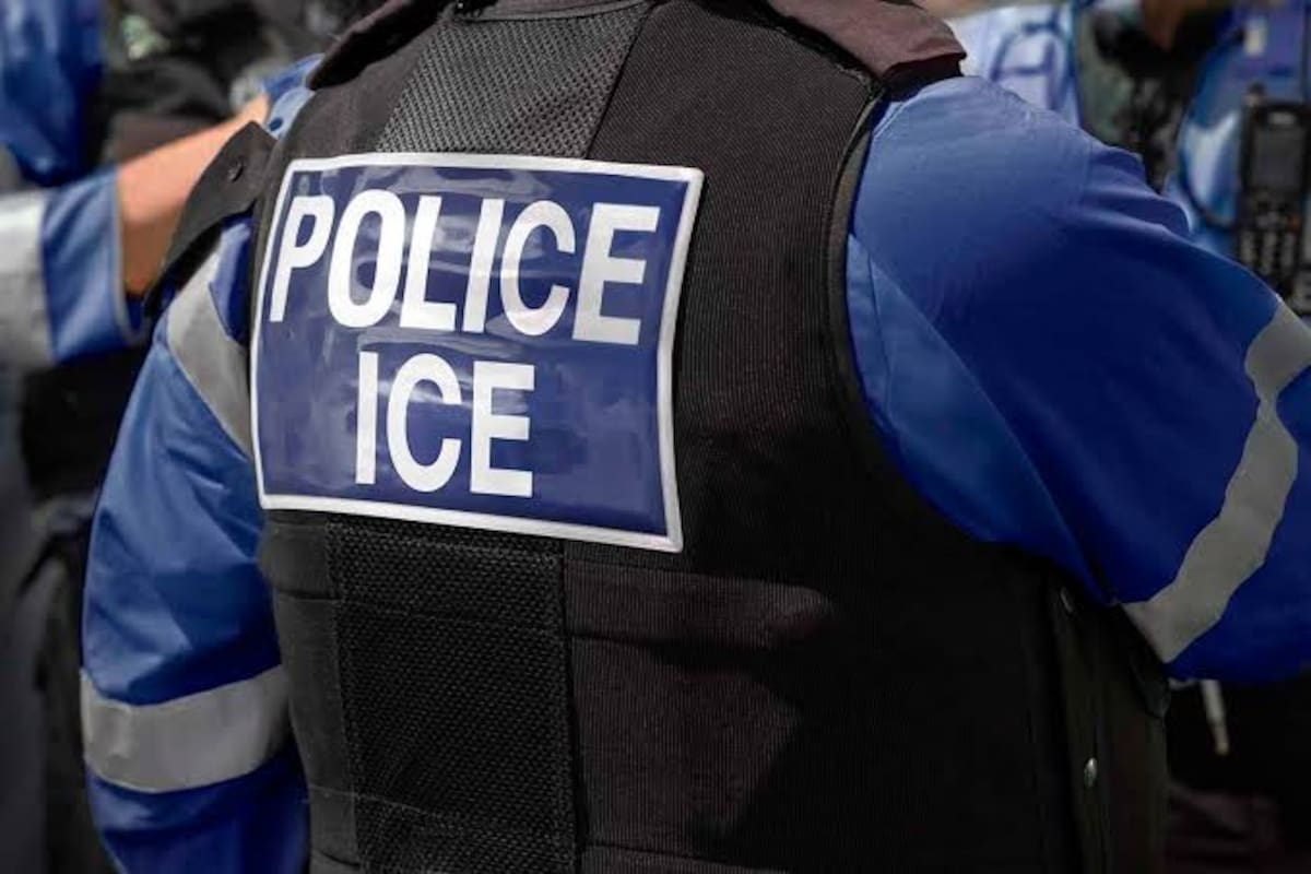 Los investigadores indicaron que ICE confirmó que no había realizado operativos en la residencia de la pareja, contradiciendo la versión que el hombre habría entregado a los detectives.