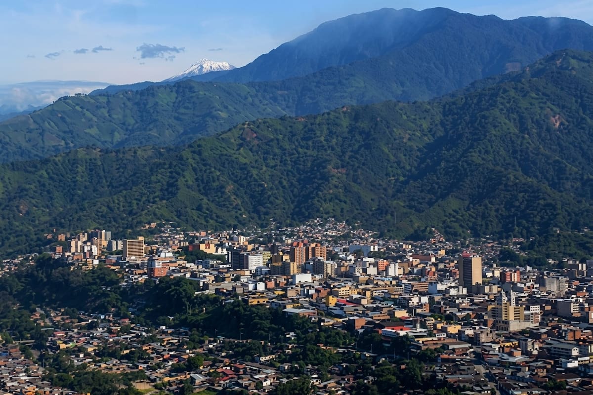 Ideam alerta por altas temperaturas y riesgo de incendios en 468 municipios del país. | Foto: Tomada de Redes y mejorada con IA.