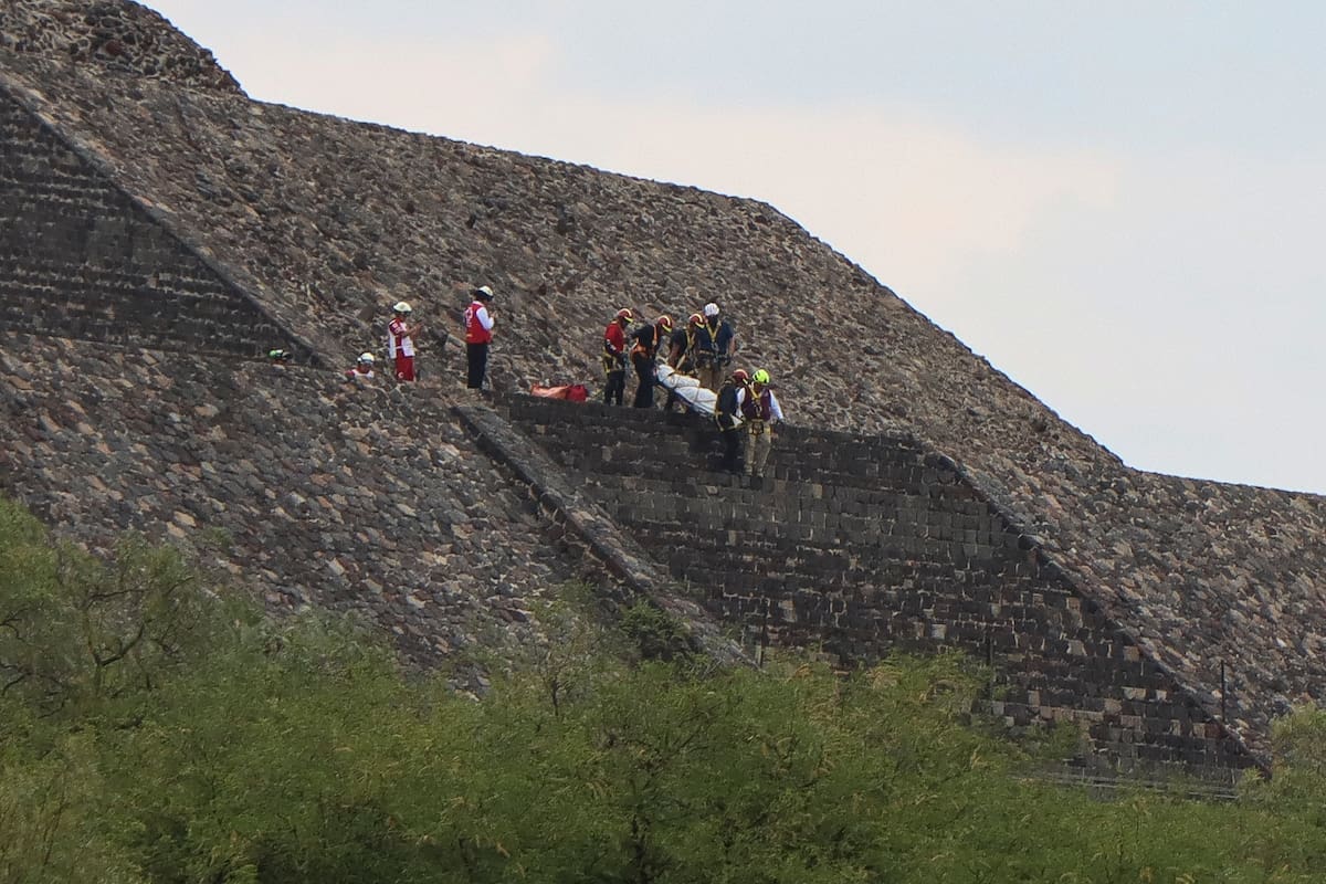 El tiroteo ocurrió en inmediaciones de la Pirámide de la Luna, donde un sujeto armado abrió fuego contra visitantes, generando pánico y una estampida entre los turistas.| Foto: EFE