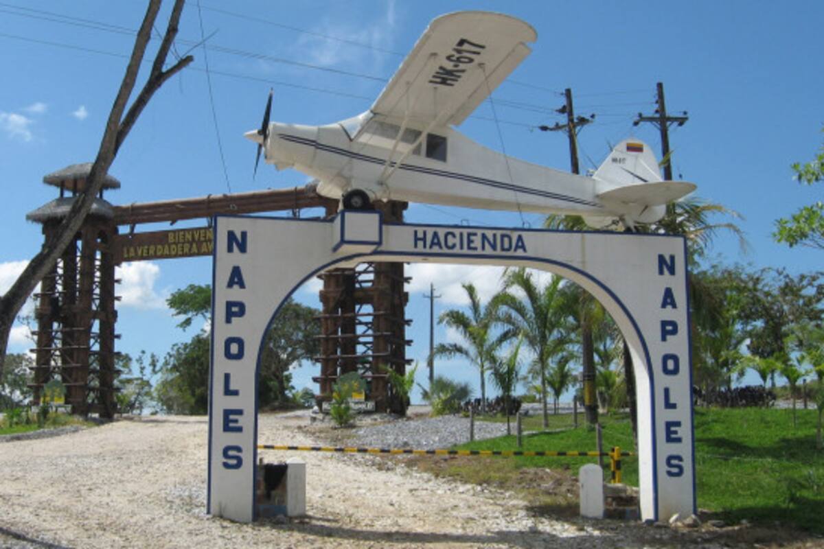 Retiran la avioneta de Pablo Escobar en la Hacienda Nápoles