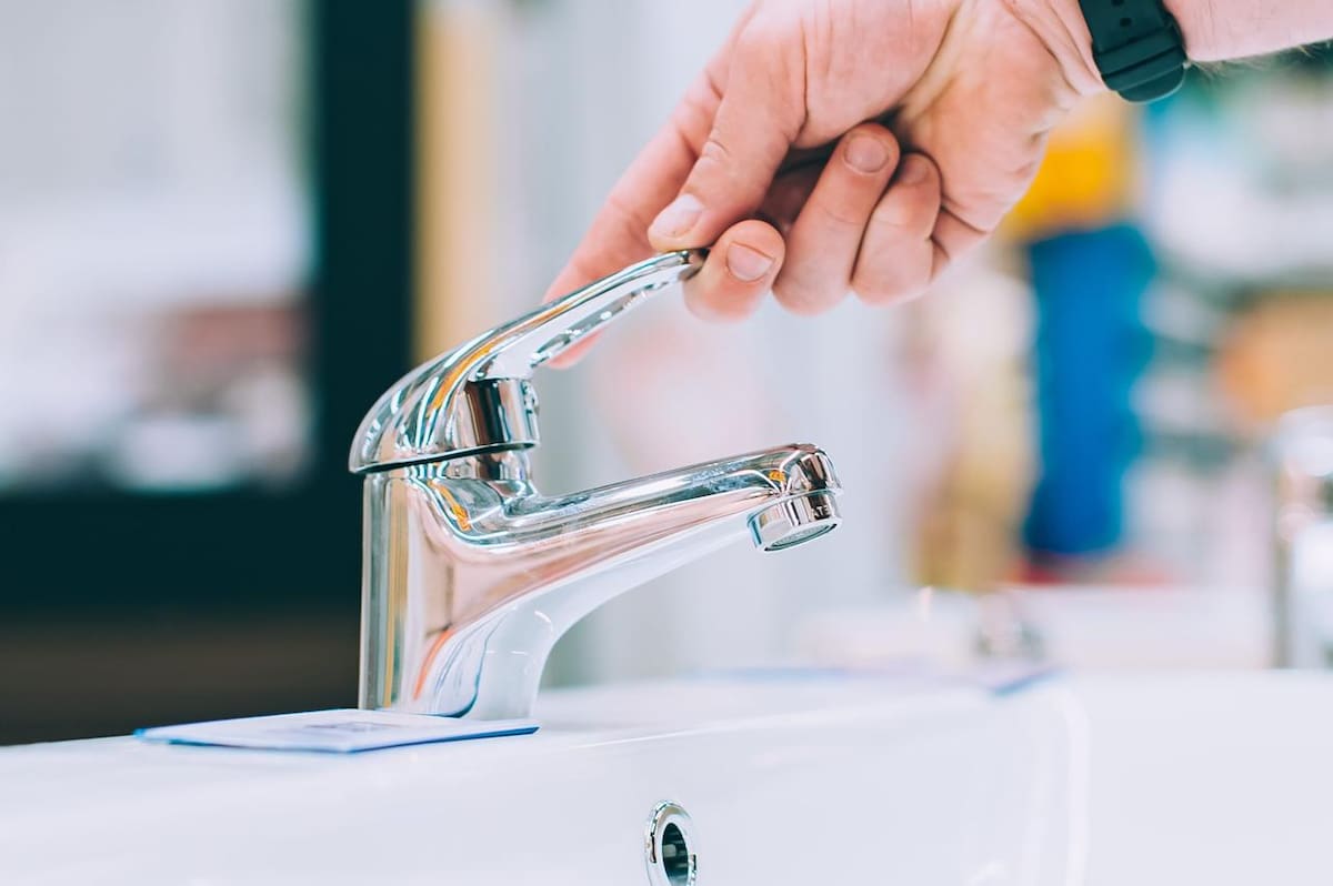 En Málaga los cortes de agua se realizan 12horas diariamente. // Foto: 123RF. - referencia.